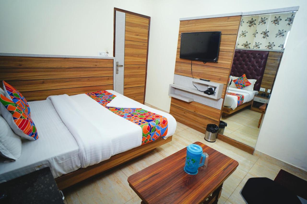ניו דלהי Hotel Delhi Darshan Deluxe-By Rsl Hospitality מראה חיצוני תמונה